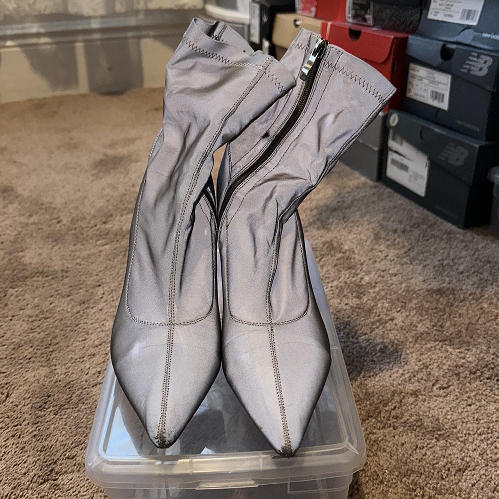 Reflective gray boots - Picture 3 of 6
